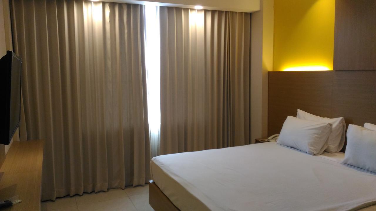 Hotel Kharisma Madiun Exterior photo