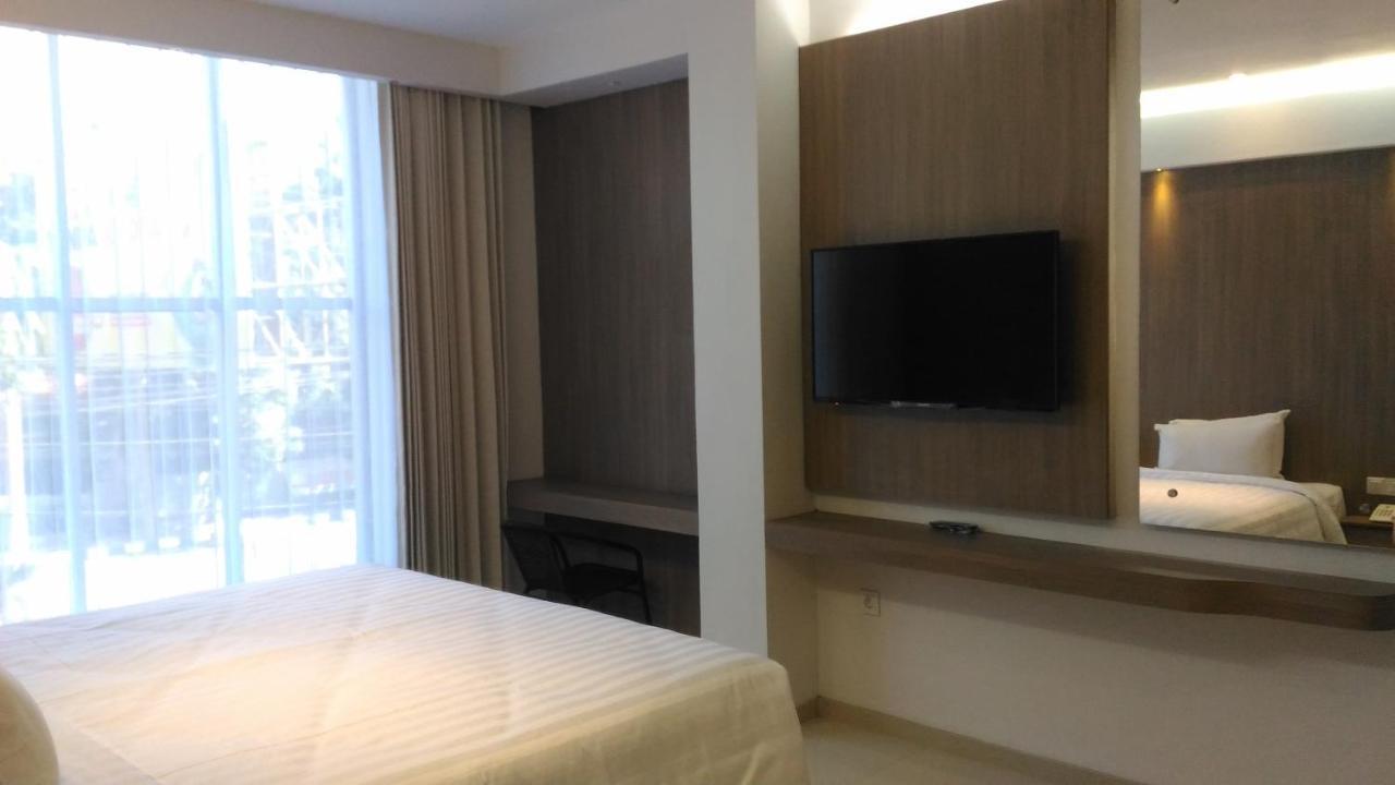 Hotel Kharisma Madiun Exterior photo