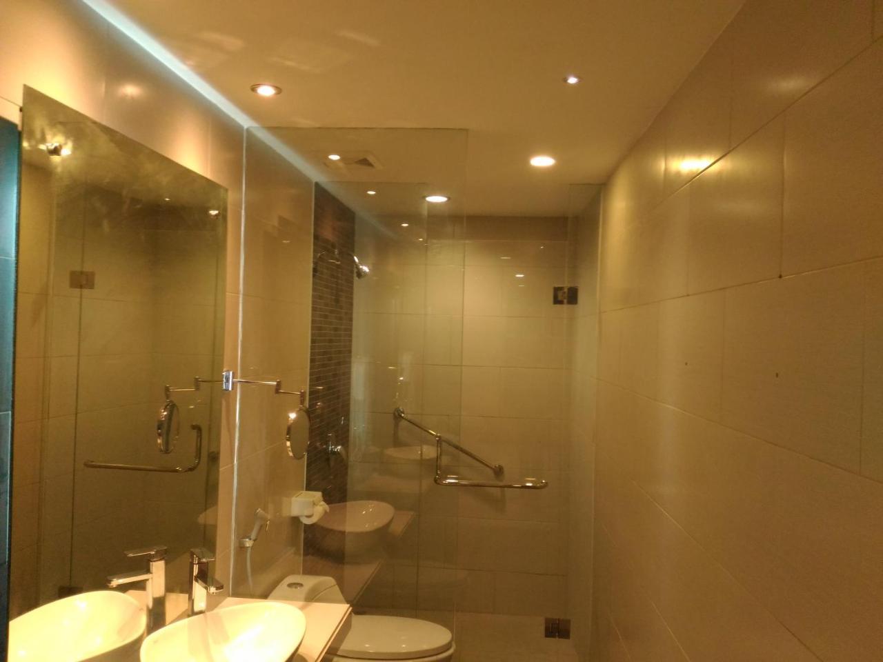 Hotel Kharisma Madiun Exterior photo