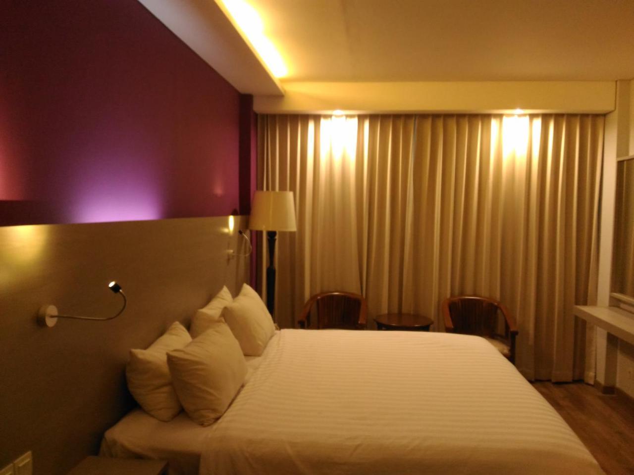 Hotel Kharisma Madiun Exterior photo